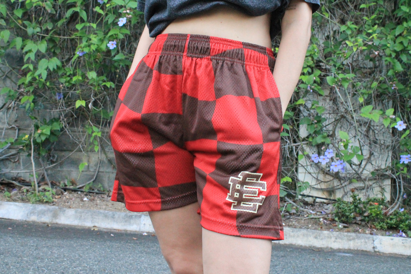 Short “Red Chocolate Wavy Flag” L