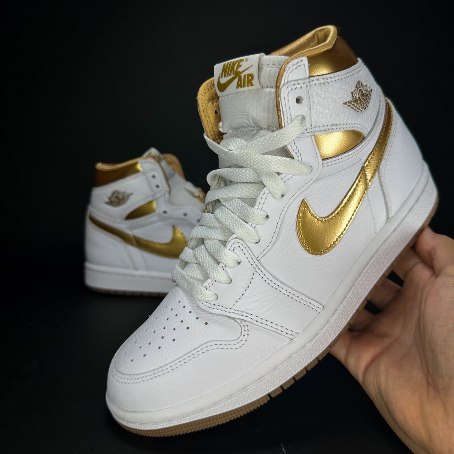 Jordan 1 High OG “Metallic Gold” 5,5us (7W)