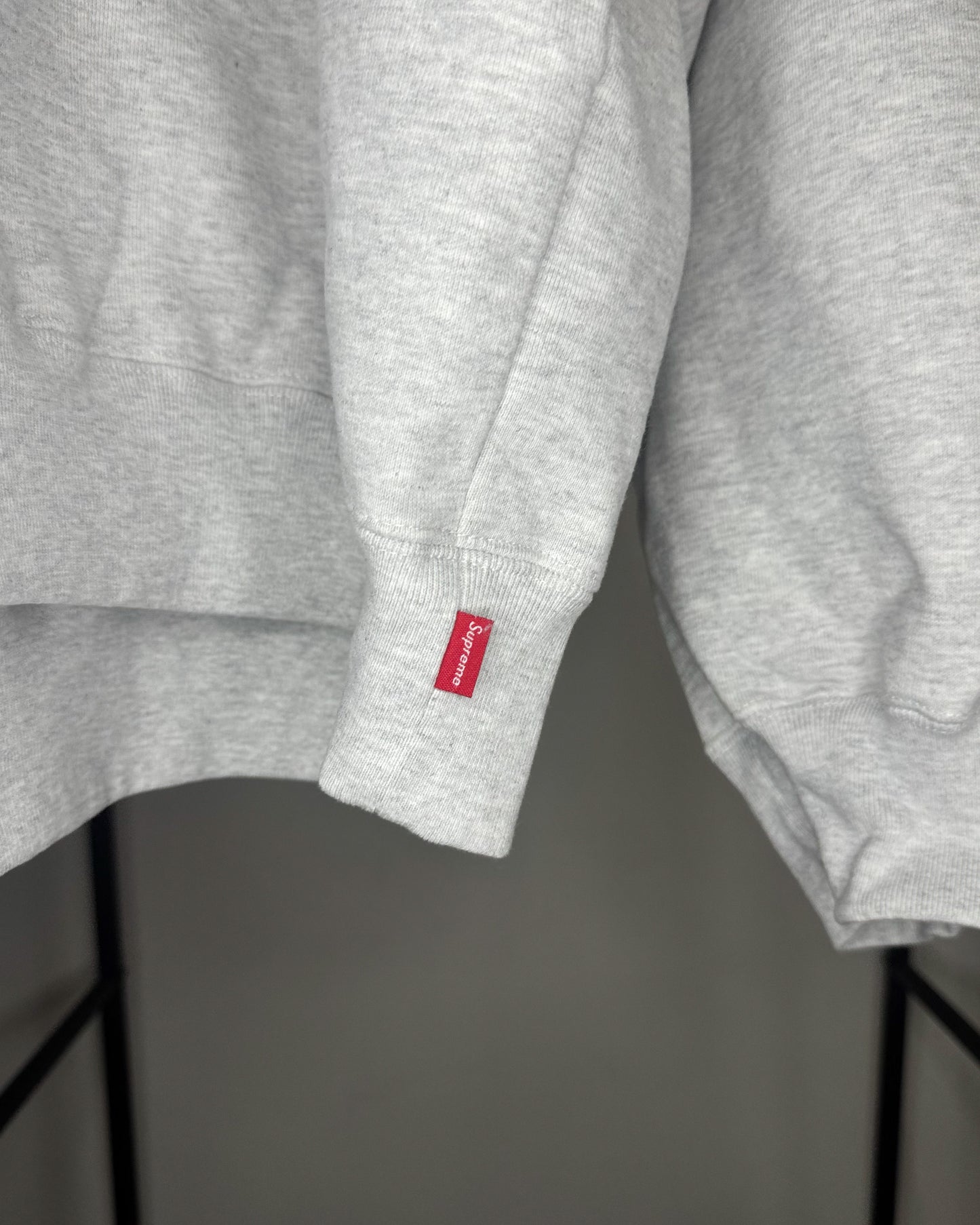 “Shoulder Script Hooded Sweatshirt” Heather Grey XL