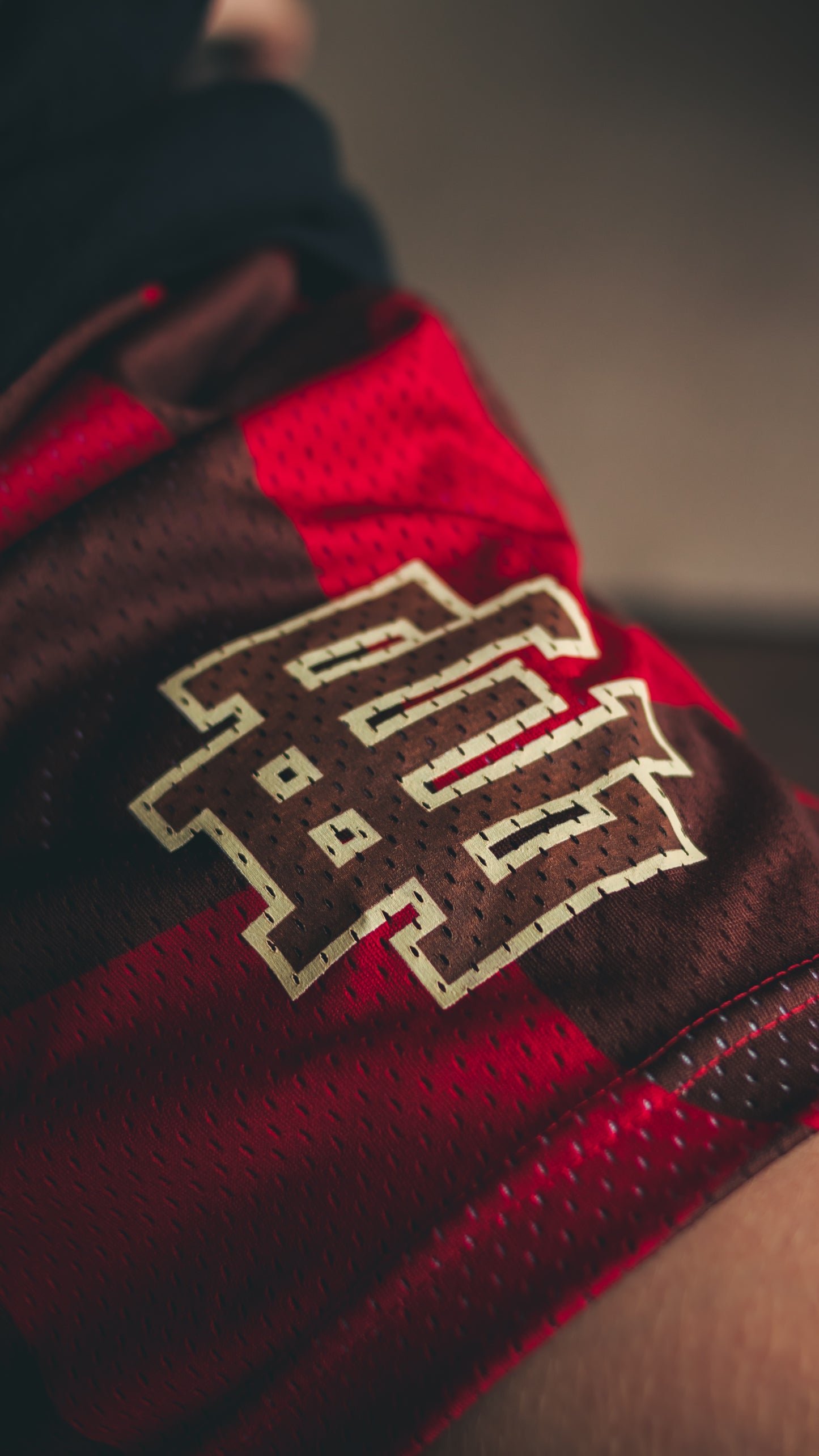 Short “Red Chocolate Wavy Flag” L