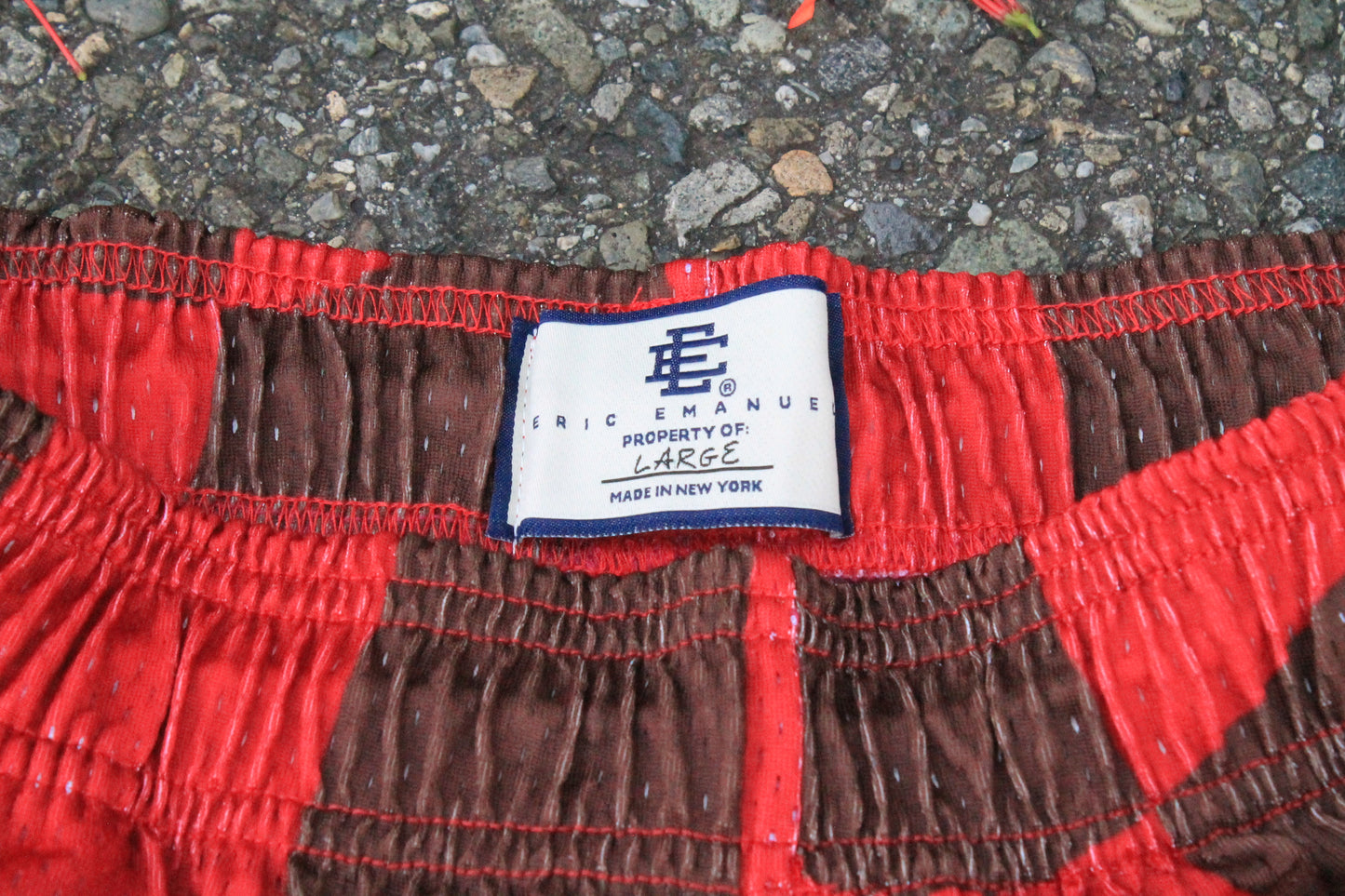 Short “Red Chocolate Wavy Flag” L