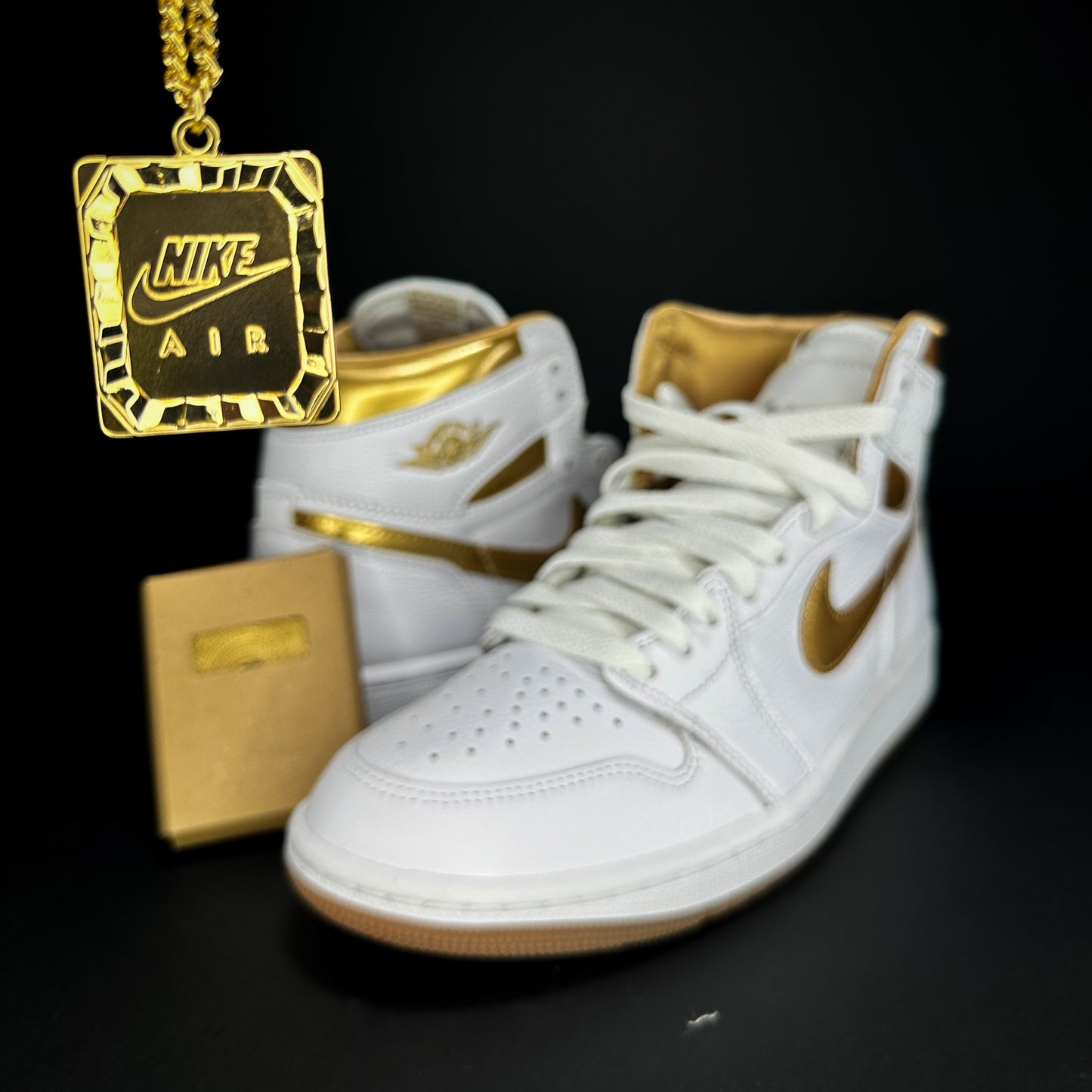 Jordan 1 High OG “Metallic Gold” 5,5us (7W)