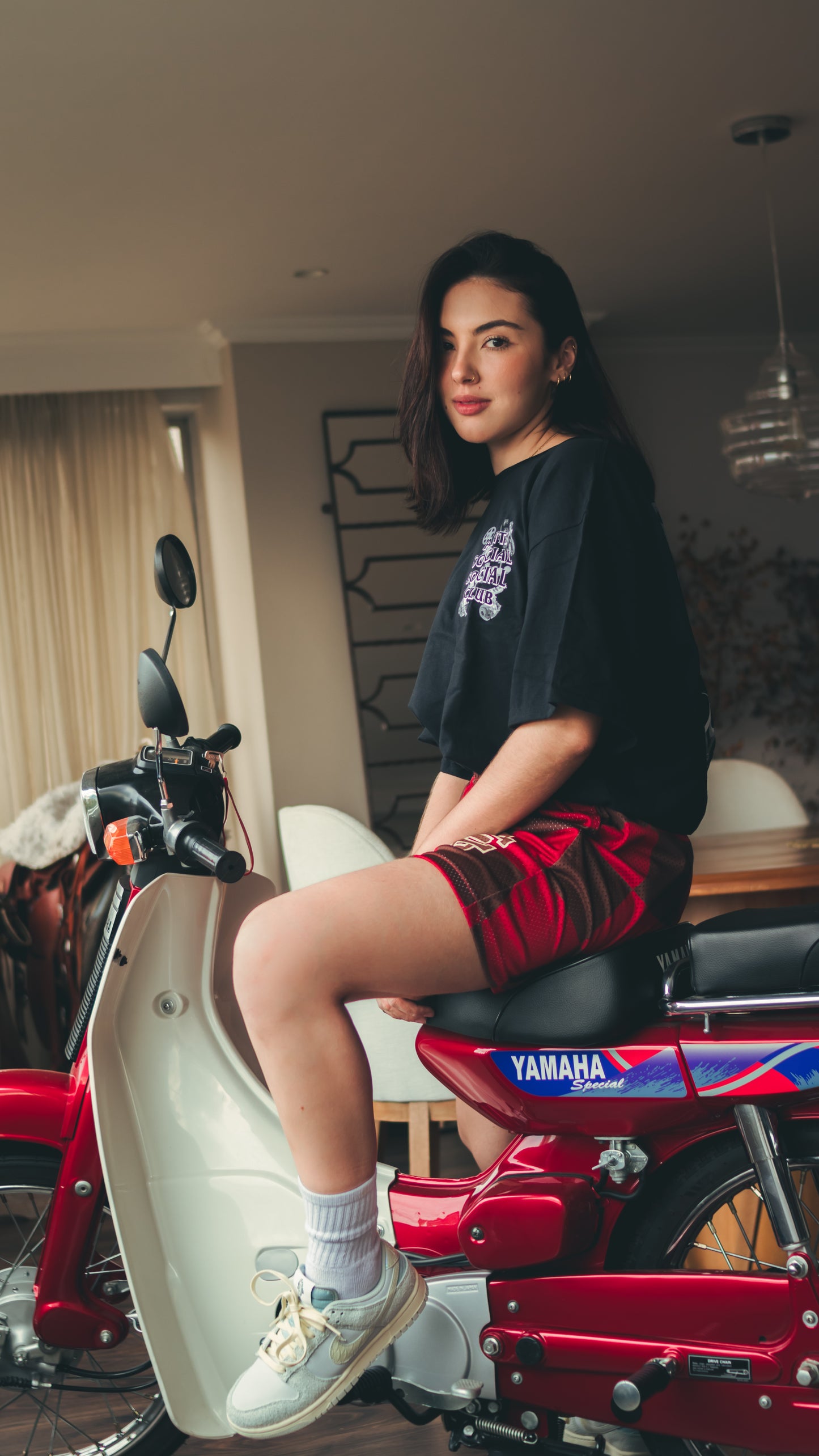 Short “Red Chocolate Wavy Flag” L