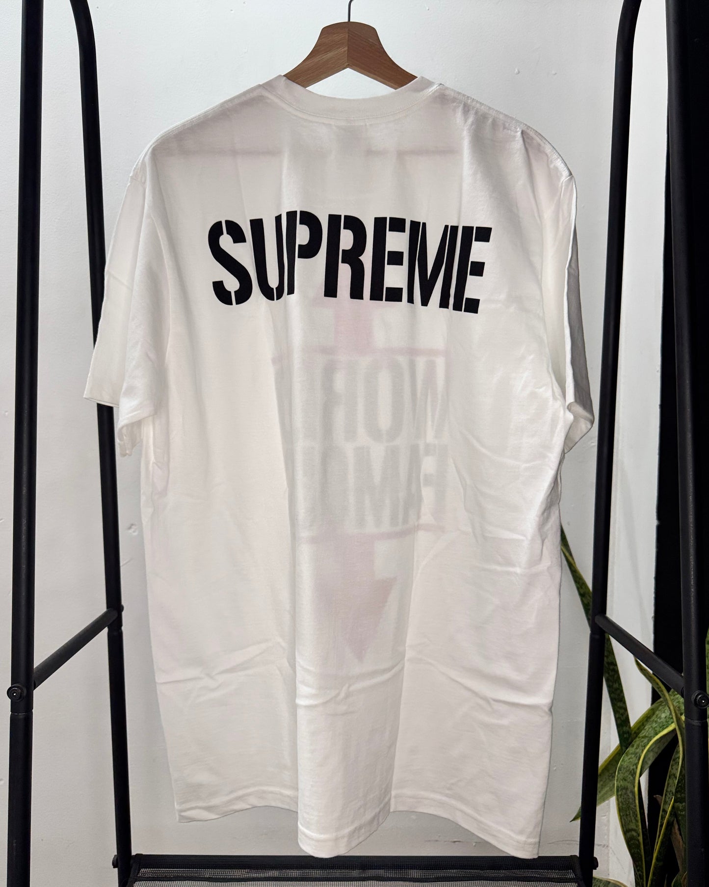 T-shirt “World Famous Tee" White