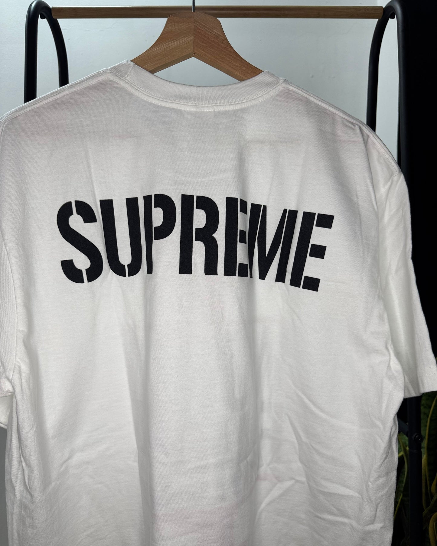 T-shirt “World Famous" White