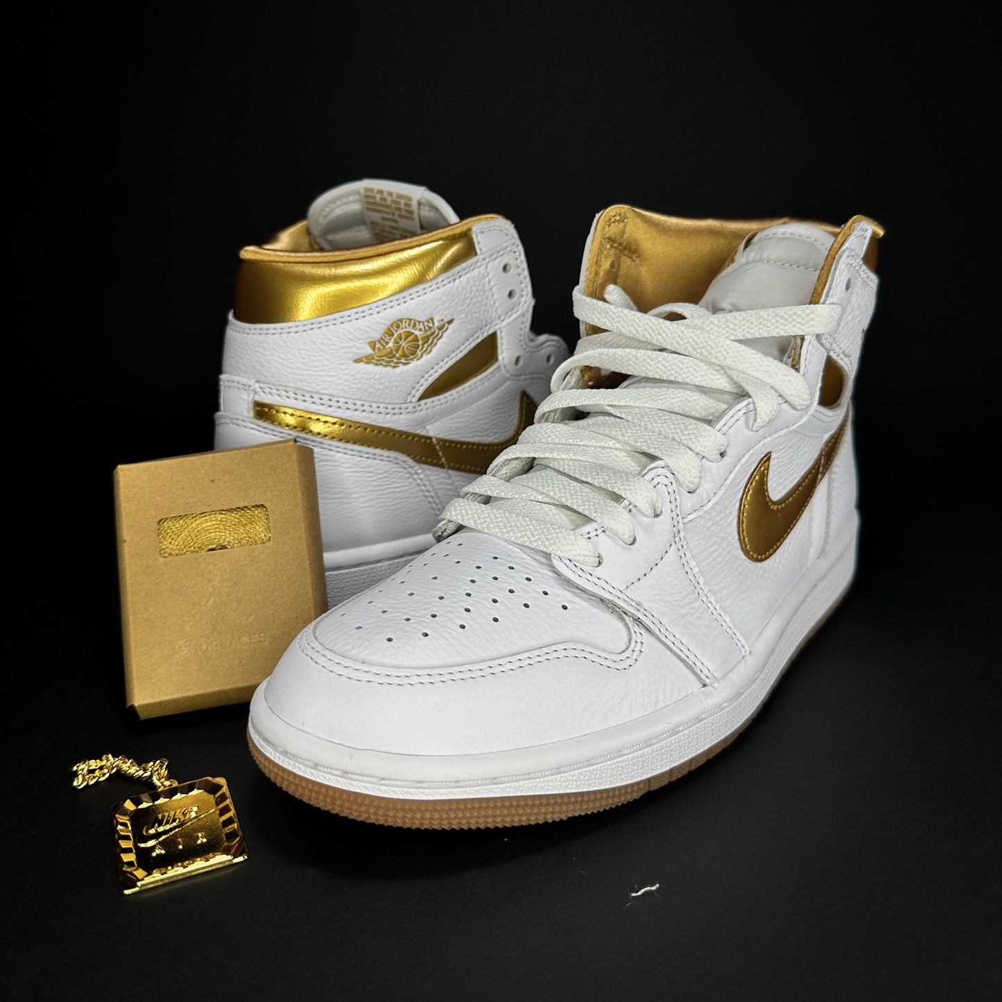 Jordan 1 High OG “Metallic Gold” 5,5us (7W)