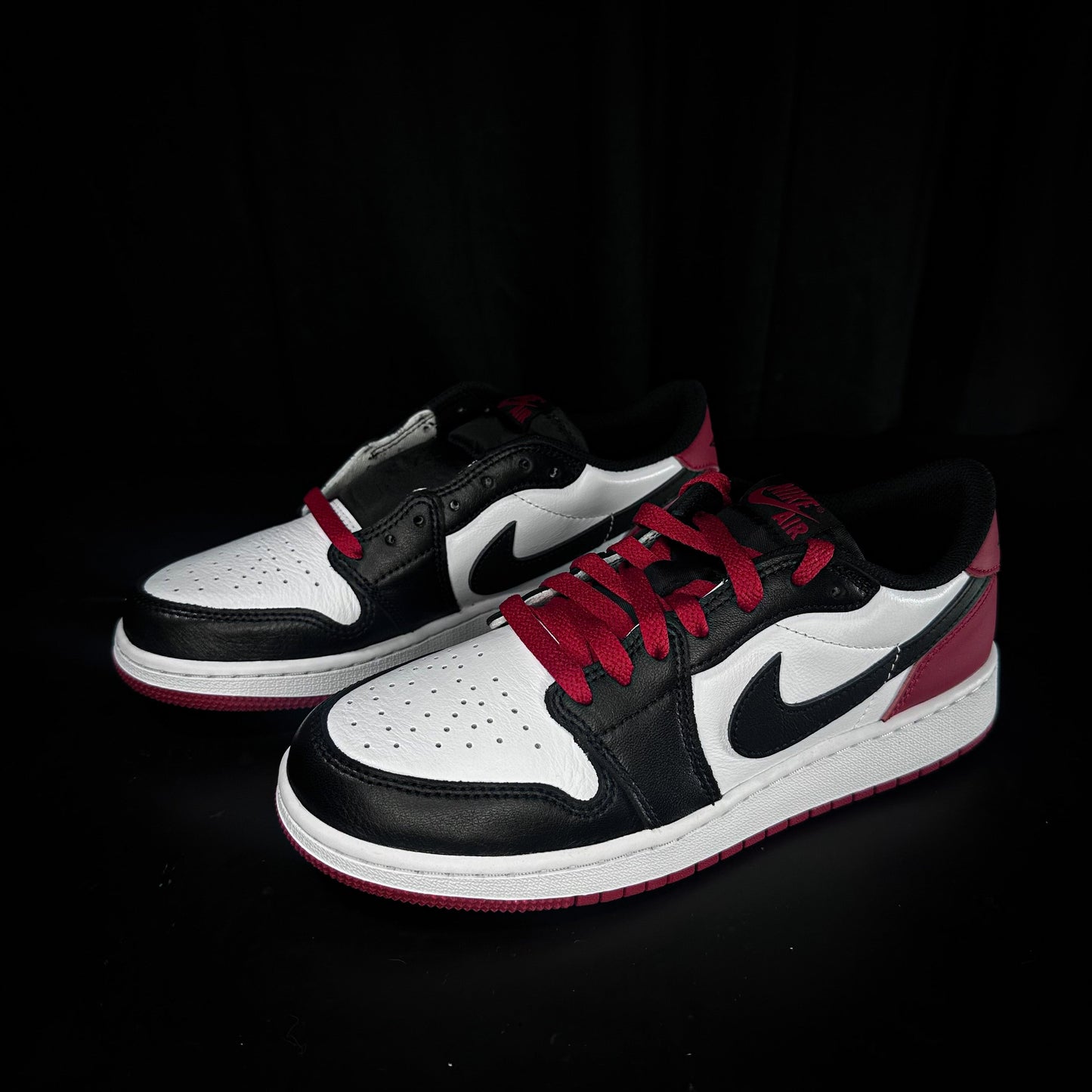 10.5us Nike Jordan 1 Low OG “Black Toe” 