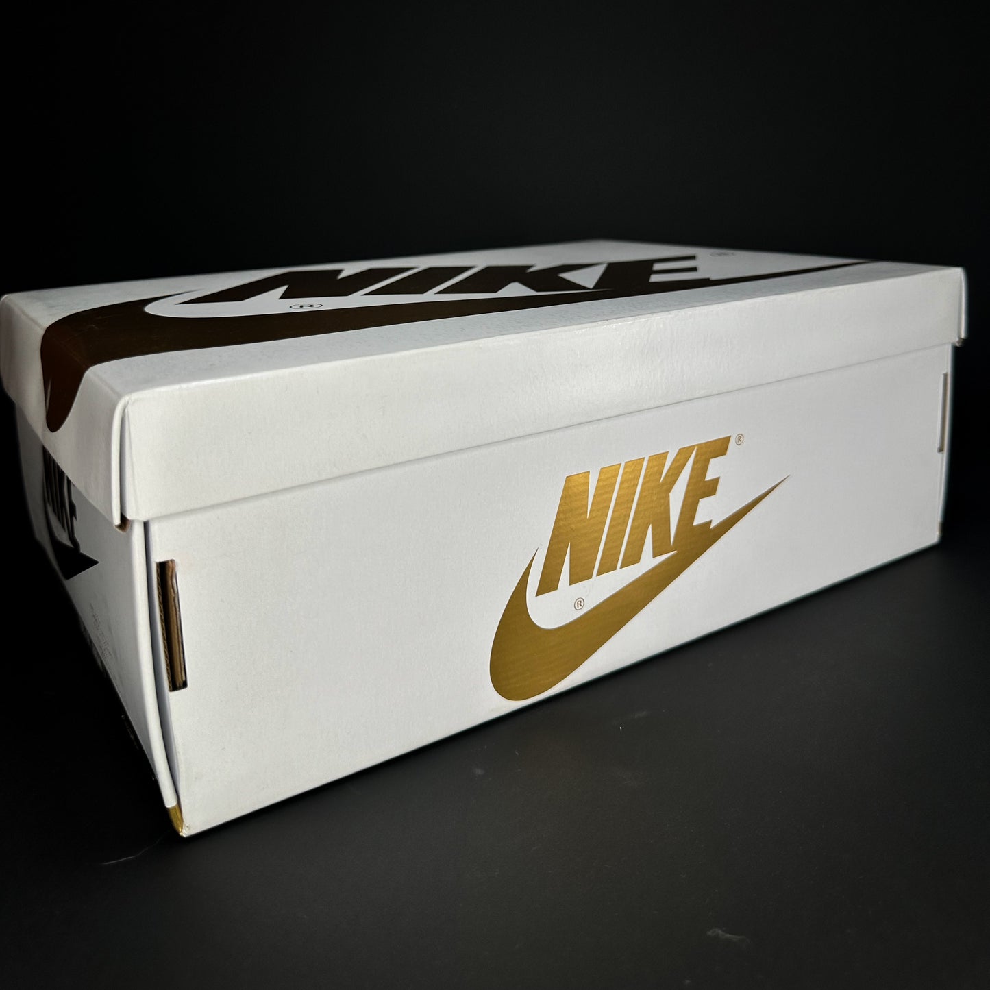 Jordan 1 High OG “Metallic Gold” 5,5us (7W)
