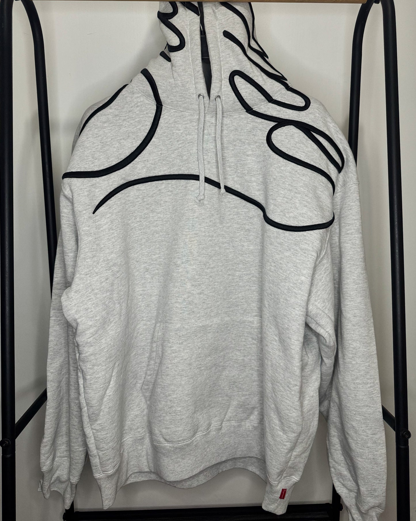 “Shoulder Script Hooded Sweatshirt” Heather Grey XL