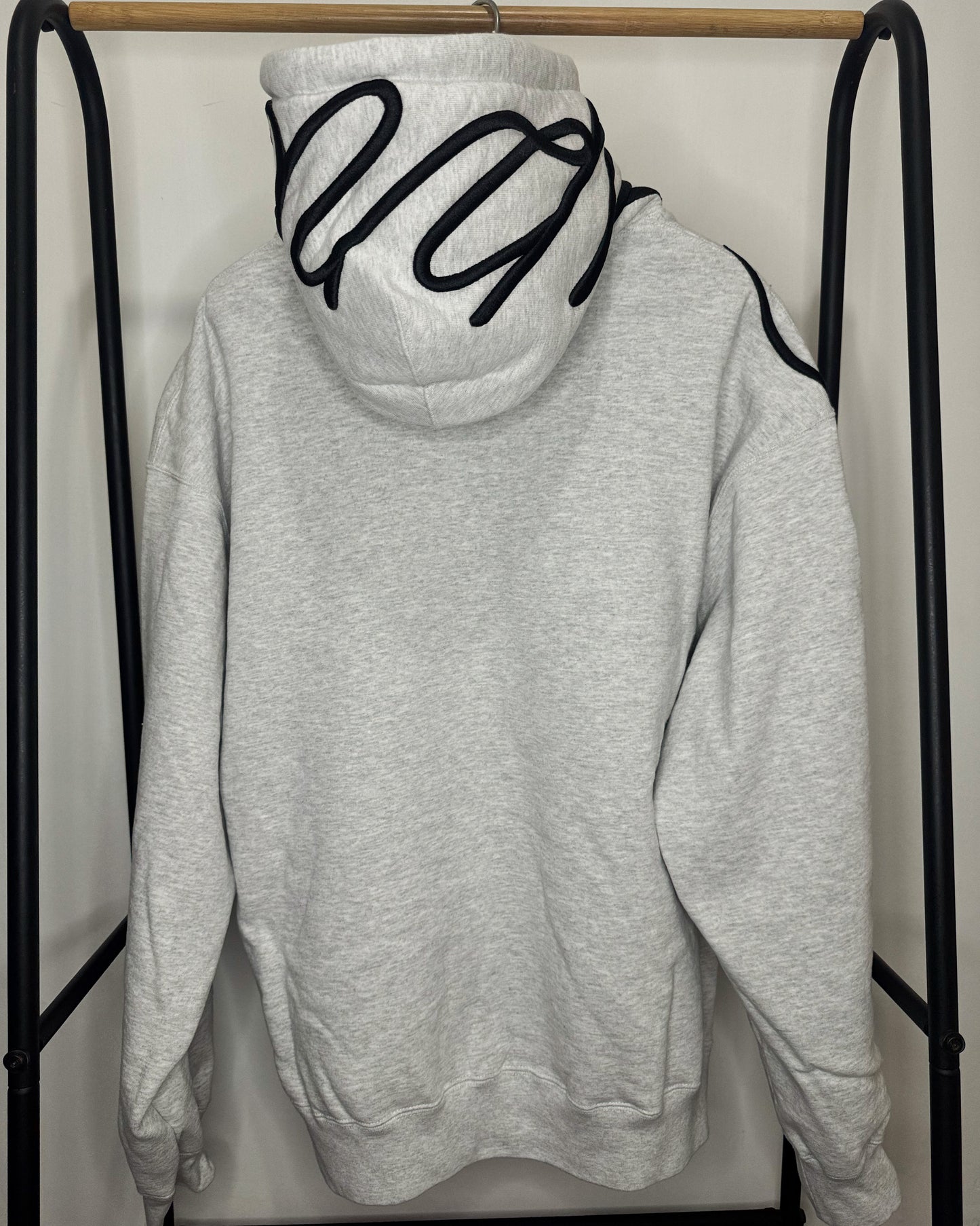 “Shoulder Script Hooded Sweatshirt” Heather Grey XL