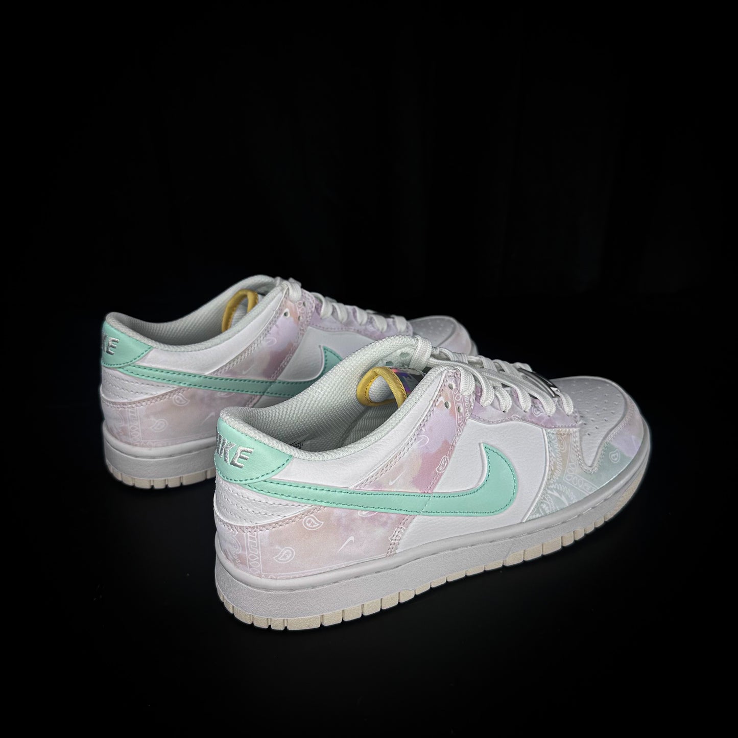 6us (7.5W) Nike Dunk Low “Pastel Paisley”