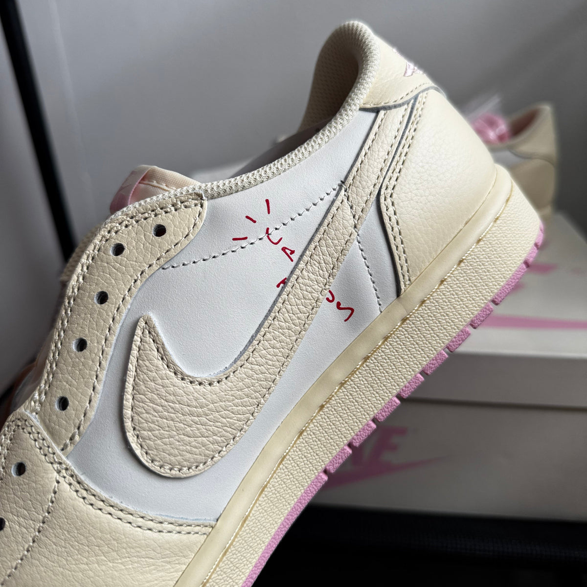 Nike Jordan 1 Low x Travis Scott "Shy Pink" 10,5us