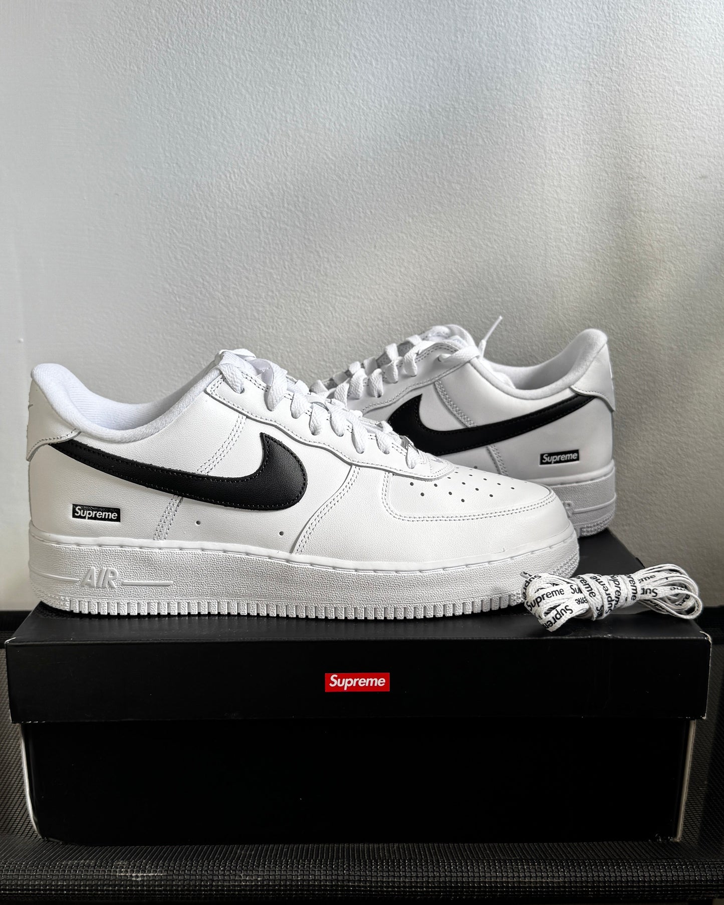Air Force One x Supreme “White & Black”