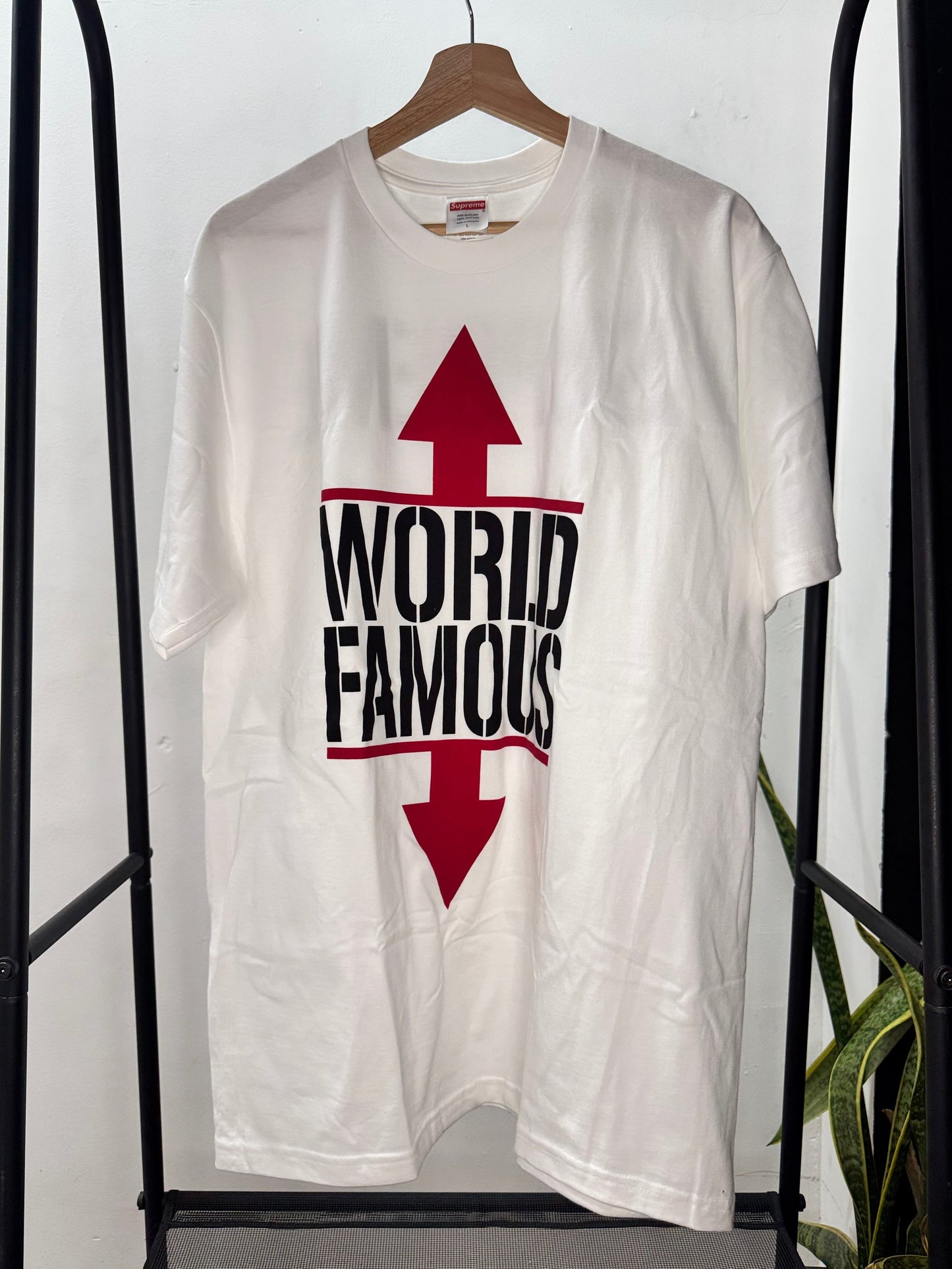 T-shirt “World Famous" White