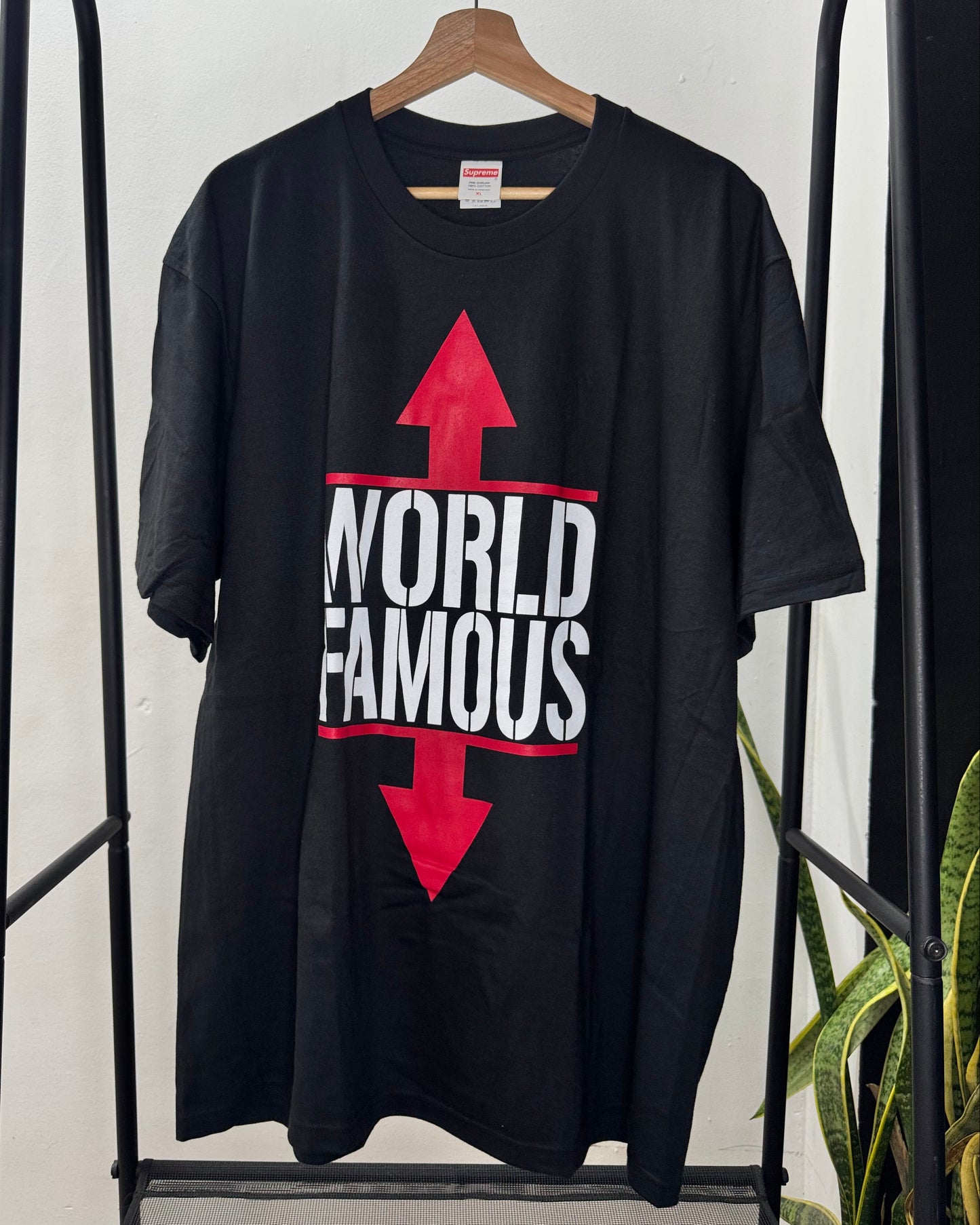 T-shirt “World Famous" Black