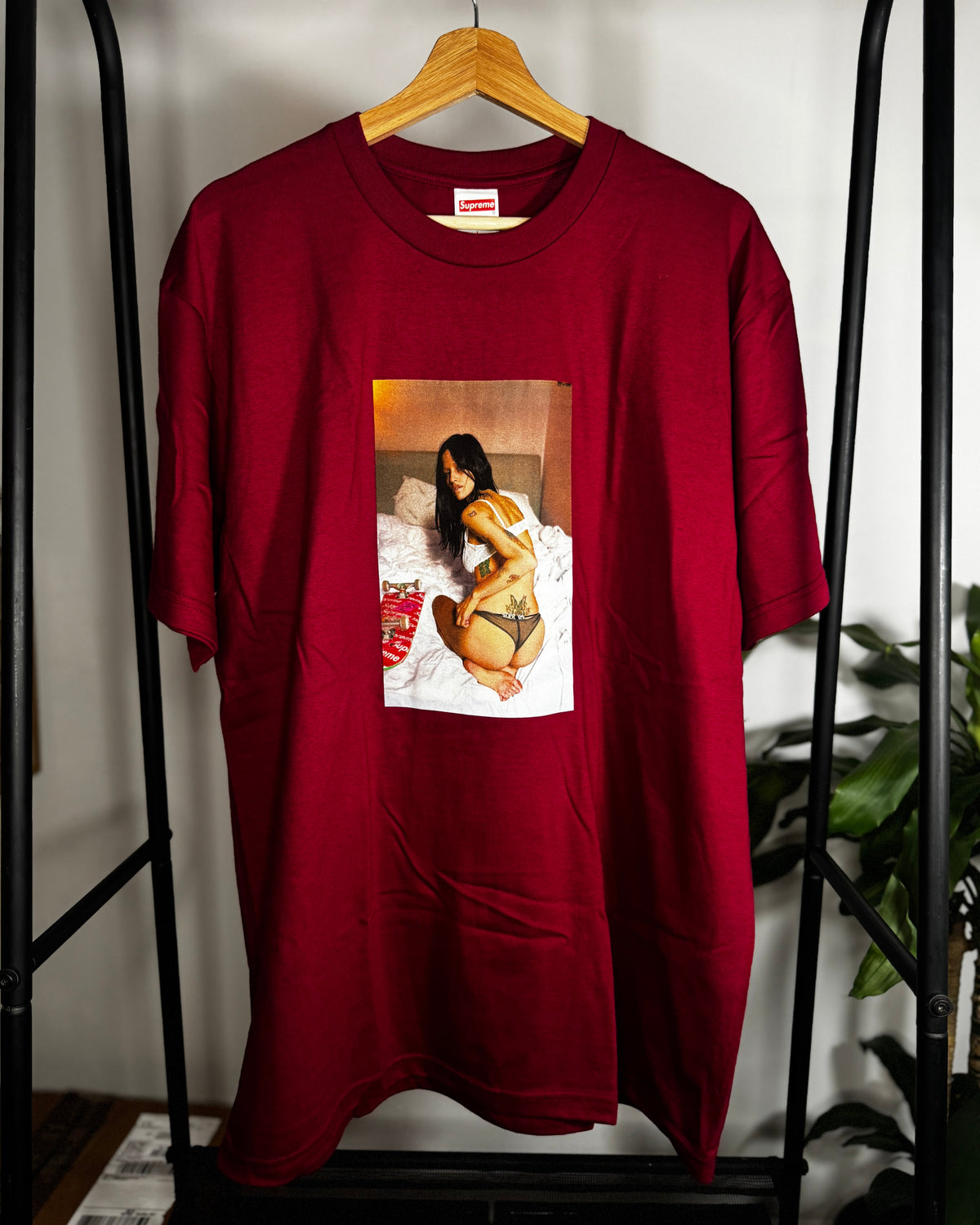 T-shirt “Neighbor Tee" Cardinal L